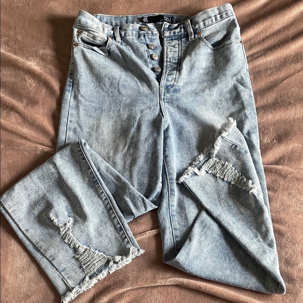 Trendy Distressed Light Blue Boyfriend Jeans